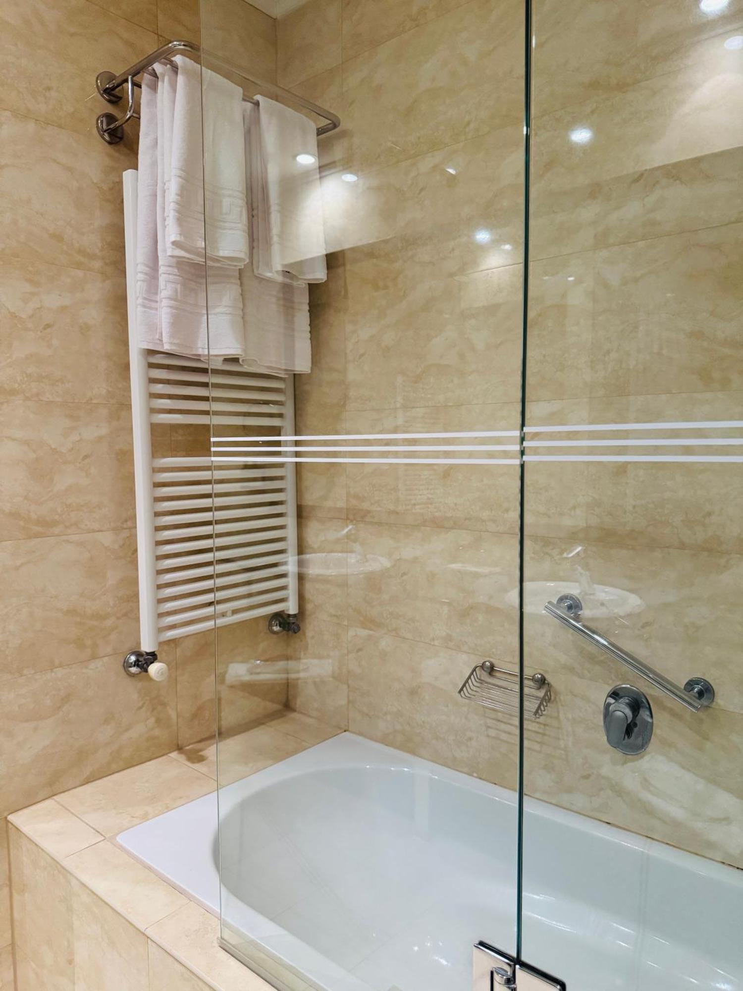 Hotel Rivo 蒂米什瓦拉 外观 照片