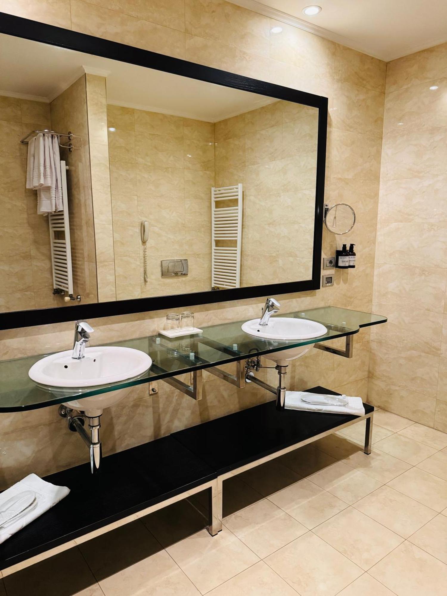 Hotel Rivo 蒂米什瓦拉 外观 照片