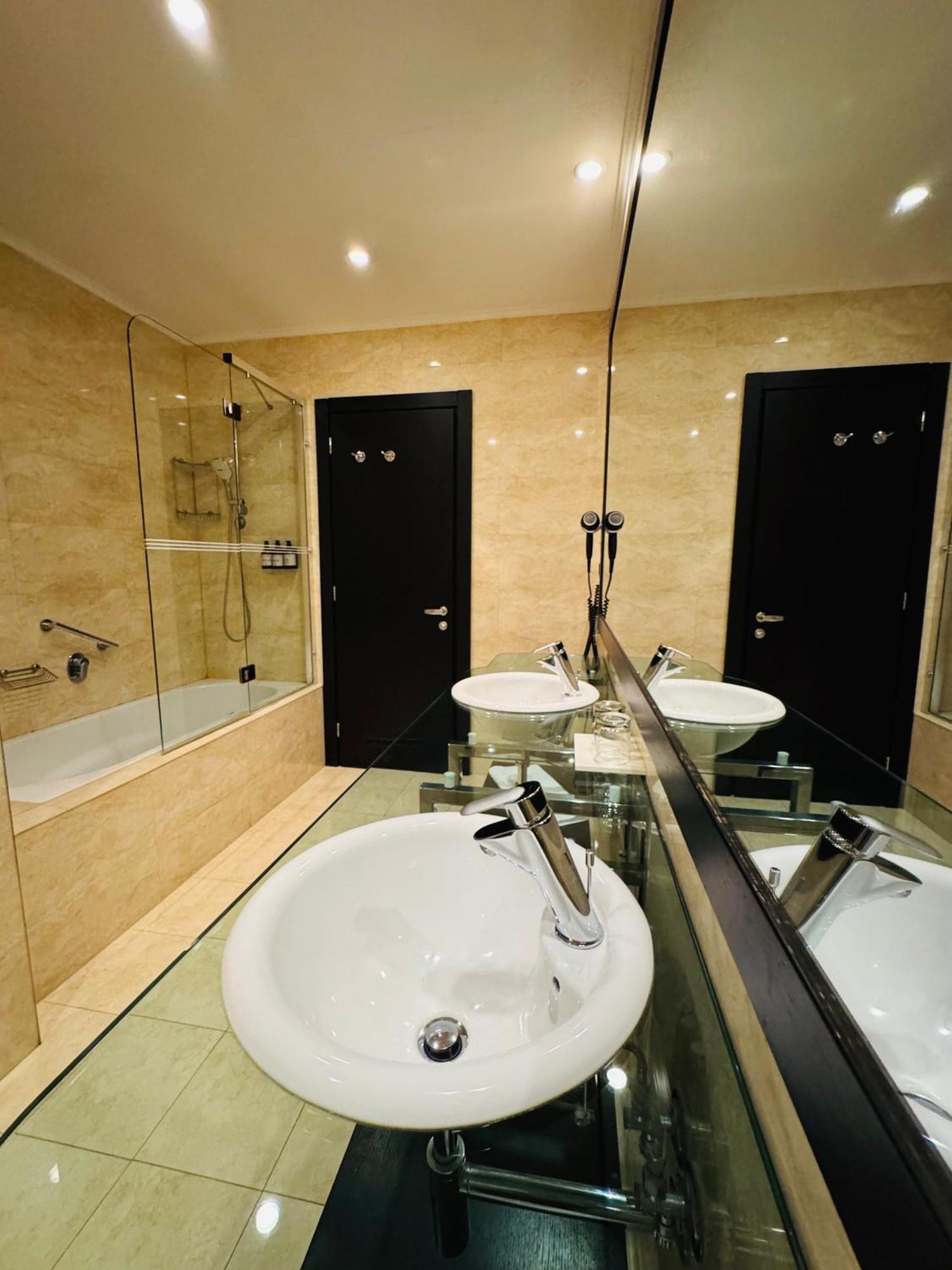 Hotel Rivo 蒂米什瓦拉 外观 照片